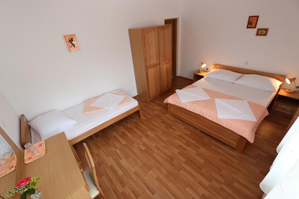 Pansion Comfort Sidro Novalja Szoba fotó
