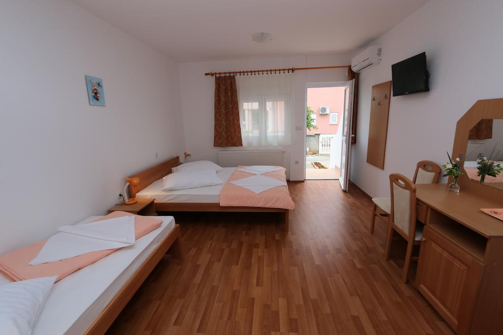 Pansion Comfort Sidro Novalja Szoba fotó