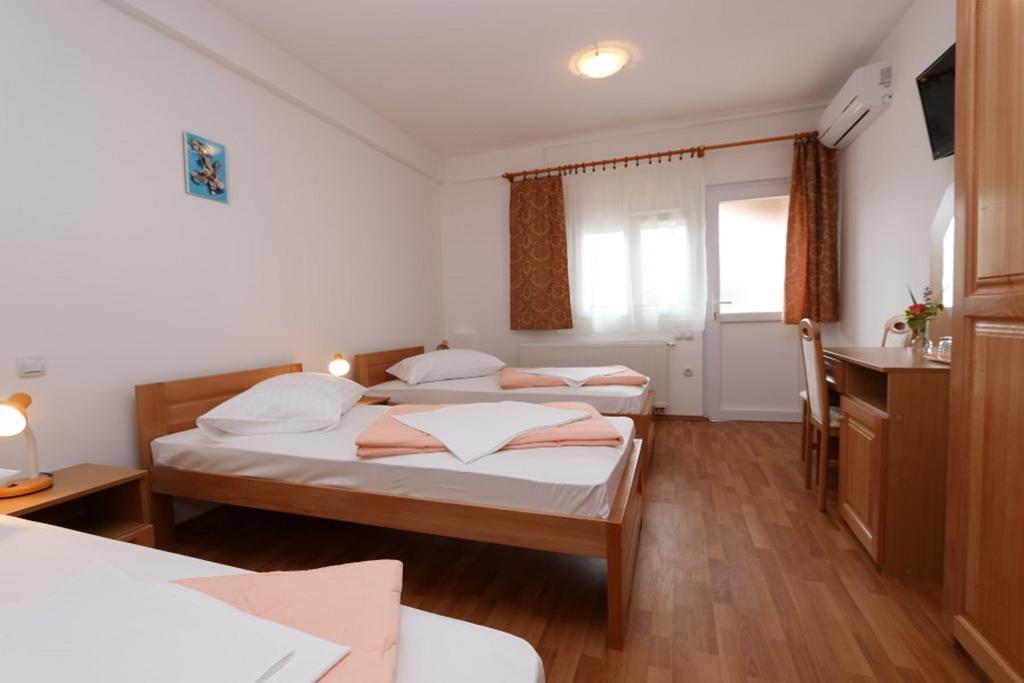 Pansion Comfort Sidro Novalja Szoba fotó