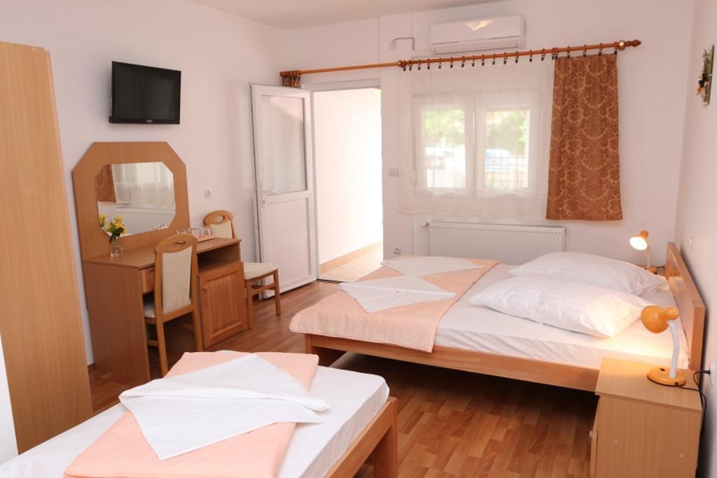 Pansion Comfort Sidro Novalja Szoba fotó