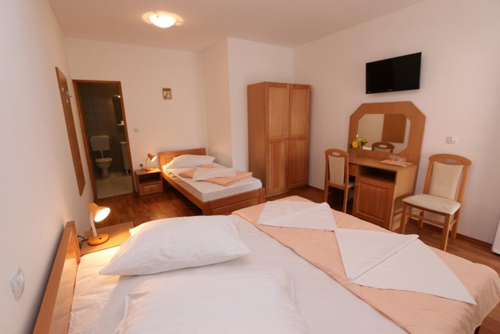 Pansion Comfort Sidro Novalja Szoba fotó