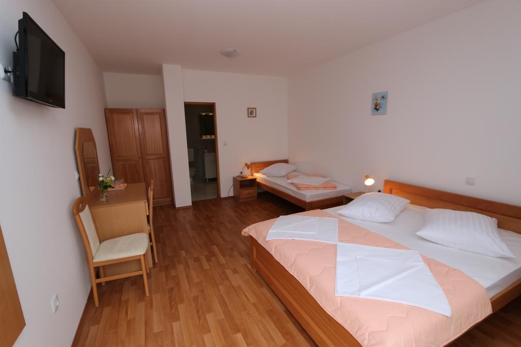 Pansion Comfort Sidro Novalja Szoba fotó